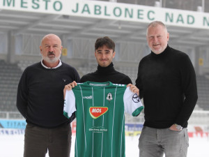 Dukla získala první letní posilu, přichází talentovaný záložník Michal Černák