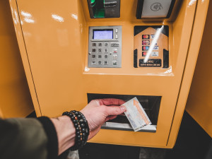 Středočeští zastupitelé schválili zdražení jízdného, u papírových jízdenek je to 30 procent