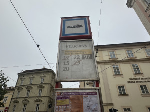 ANKETA: Zastávka Hellichova mění jméno, v obou směrech bude mít jiný název