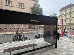 ANKETA: Zastávka Hellichova mění jméno, v obou směrech bude mít jiný název