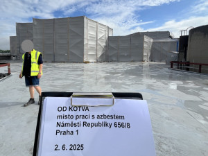 Na odstraňování azbestu při rekonstrukci Kotvy dohlížejí hygienici