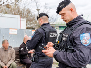 Žebrání, agrese, opilci. Incidentů v MHD je víc, než minulý rok