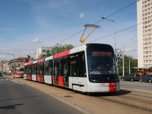 Cestující se novou pražskou tramvají 52T poprvé svezou tento pátek na lince 12