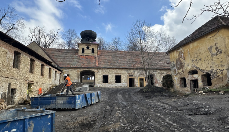 Squatteři si ve Štrasburku stěžovali na vystěhování z usedlosti Cibulka, neuspěli