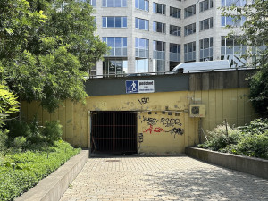 FOTO: Co se skrývá za obchodem v podchodu u Muzea? Komunisté tu chtěli garáže