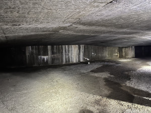 FOTO: Co se skrývá za obchodem v podchodu u Muzea? Komunisté tu chtěli garáže