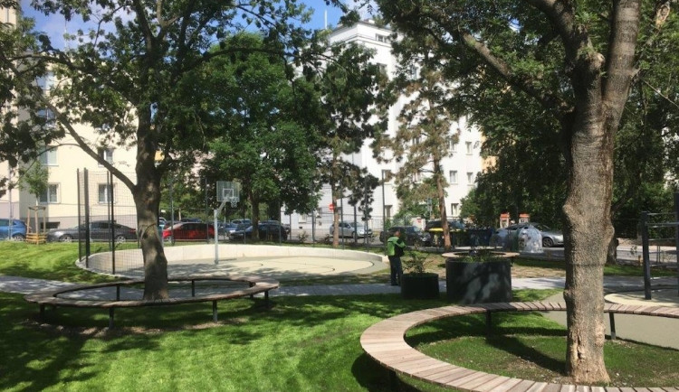 Praha 6 dokončila úpravy nového parku Břevnovský kulaťák