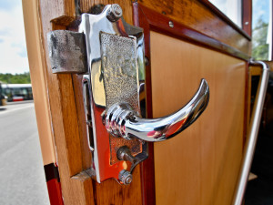 Slavnostní průvod připomněl sto let autobusové dopravy v Praze