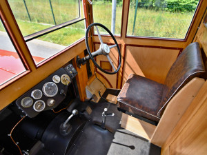 Slavnostní průvod připomněl sto let autobusové dopravy v Praze