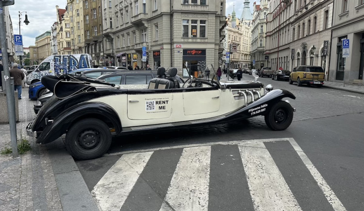Vyhlídkové jízdy falešnými veterány jsou taxislužba, soud potvrdil firmě pokutu