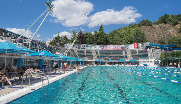 Bazén v Podolí funguje už 60 let. Plavala tu i princezna Diana