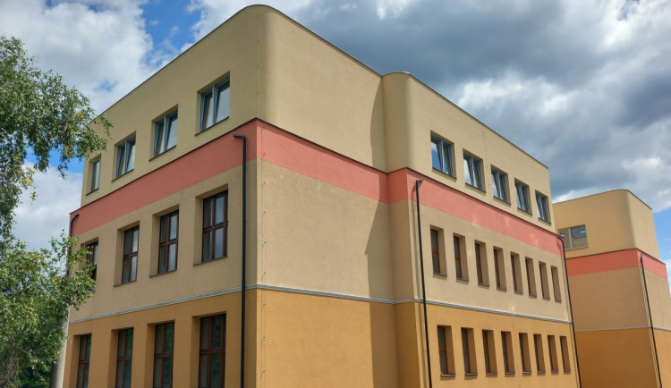 Loucká škola má téměř hotovou nástavbu, v půlce prázdnin nastoupí nový ředitel