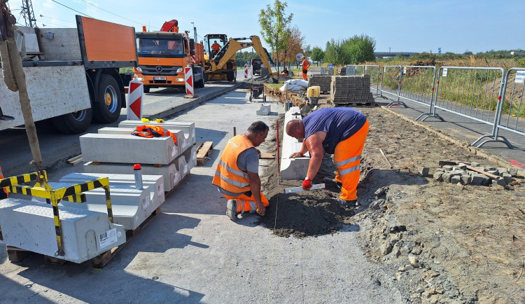 Ulice Karla Svobody v Ostravě bude kvůli stavbě chodníku do listopadu uzavřena