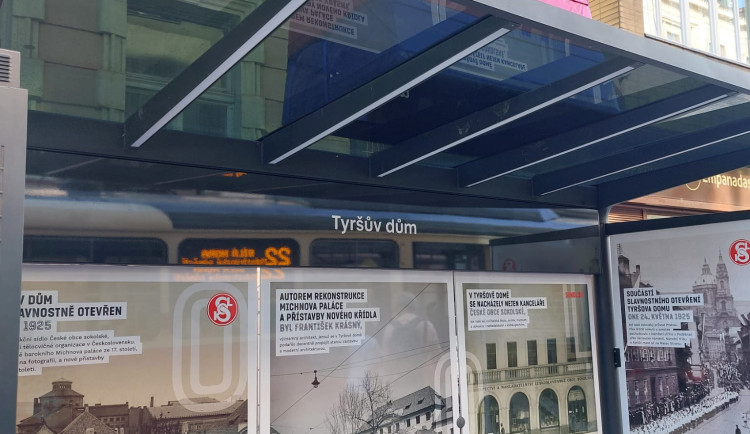 Zastávka Hellichova změnila jméno, nově je to Pražské Jezulátko a Tyršův dům