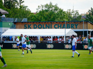 FOTO: Nedvěd, Fowler, Poborský. Dolní Chabry oslavily sto let fotbalu ve velkém stylu