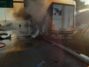 Požár kamionu zastavil provoz na Jižní spojce