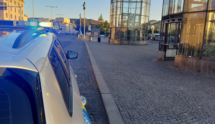 Policie uzavřela ulici Wilsonovu.