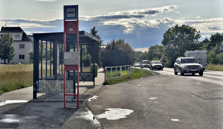 Karlovarská ulice je uzavřena až do konce srpna, projde rekonstrukcí