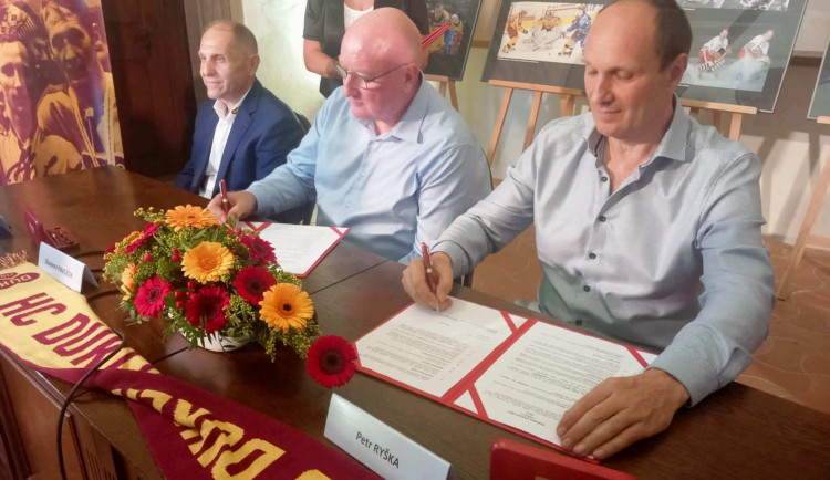 Smlouva je podepsaná. Město už není většinový vlastník klubu HC Dukla Jihlava