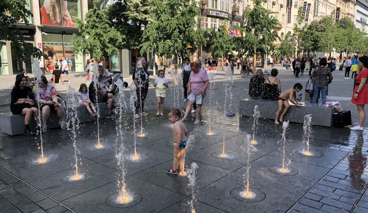 Meteorologové varují před vedry v Praze, může být až 37 stupňů