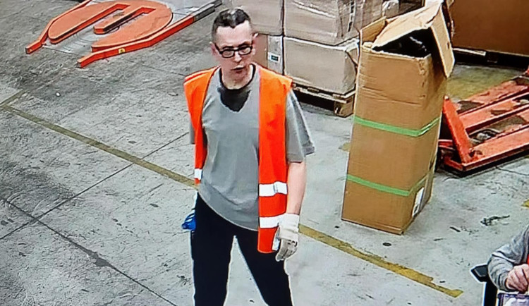 Kriminalisté pátrají po uprchlém vězni. Na útěku je od úterního večera