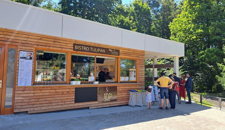 Pro návštěvníky i kolemjdoucí. V dětském koutku v Liďákách je nové moderní bistro