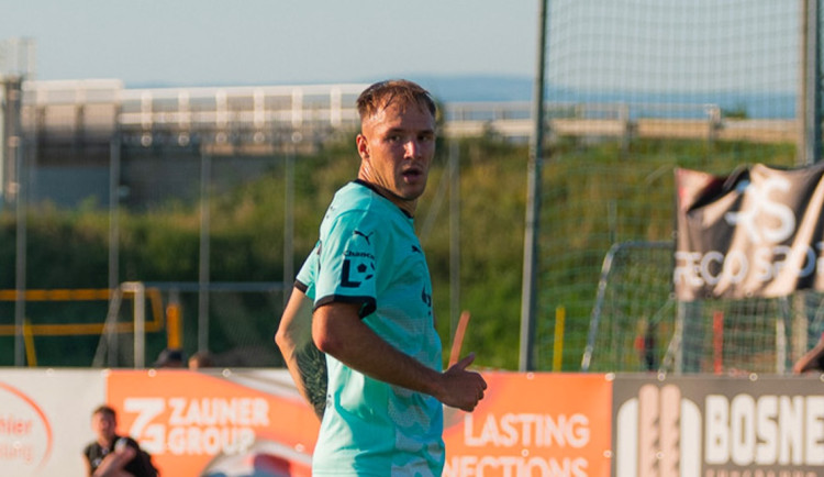 Slávista Dominik Javorček si vážně poranil koleno, čeká ho operace.