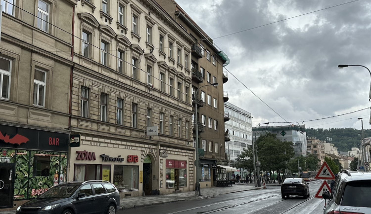 Budova je přímo na Andělu.