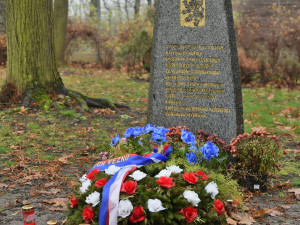 Vláda souhlasí s exhumací ostatků z hromadných hrobů na Ďáblickém hřbitově