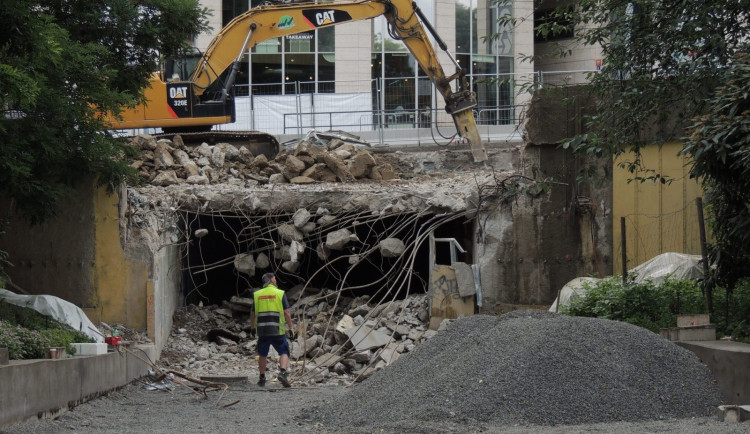 V Praze začalo bourání podchodu pod magistrálou u Muzea
