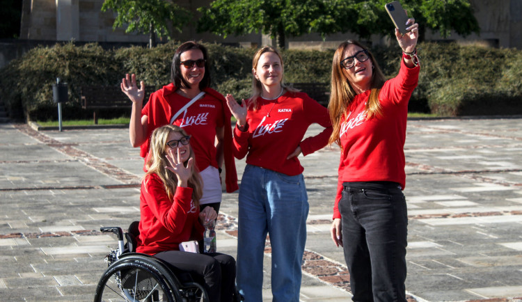 Masérka Martina z Olomouce postupně přichází o zrak. Je to lvice, boj s handicapem nevzdává