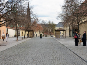 VIZUALIZACE: Pražský hrad bude mít nová kontrolní stanoviště, nahradí staré přístřešky
