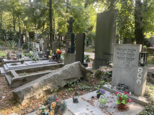 Praha nabízí k adopci hroby slavných. Zájem je o Bicana, Kainara i Světlou