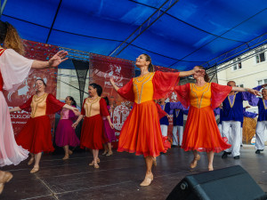 Hudba, tanec a barvy. Prahou prošel mezinárodní průvod folklorních souborů