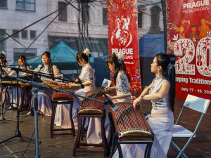 Hudba, tanec a barvy. Prahou prošel mezinárodní průvod folklorních souborů