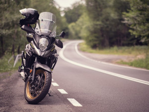 Nepoučitelný zloděj motorek skončil za mřížemi. Osudnou mu byla honička v Praze