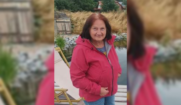Seniorka se ztratila z nákupního centra Flora, policie prosí o pomoc s pátráním