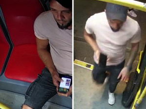 Muž přepadl ženu na cestě od autobusu, chytil ji pod krkem a vzal jí kabelku
