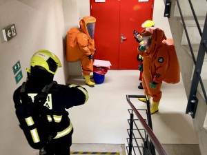 Na Pankráci zasahovali hasiči kvůli nebezpečné reakci chemických látek