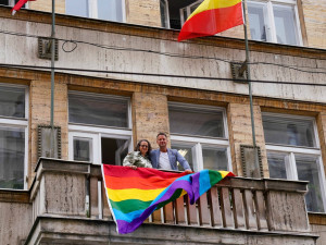 Vlajka na radnici Prahy 1.