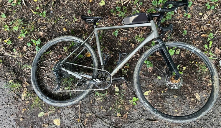 Policisté zadrželi dvojici podezřelou z krádeže jízdních kol. Škoda je 120 tisíc