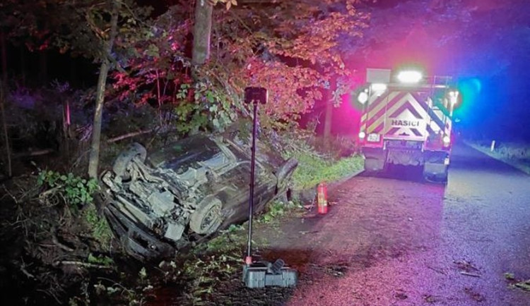 Mladý řidič havaroval a od nehody odešel. Policistům řekl, že pil až po havárii
