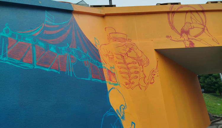 ANKETA: Železniční most v Jihlavě hraje všemi barvami, lidé nechápou cirkus