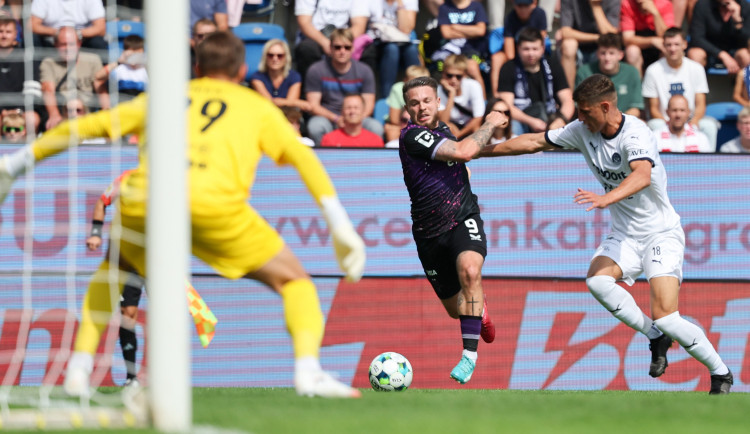 Fotbalisté Slavie vyhráli na Slovácku 1:0, domácí nedali v nastavení penaltu