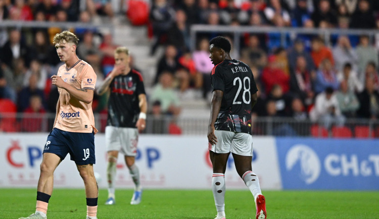 Fotbalisté Sparty vyhráli v Pardubicích 3:1 a vedou neúplnou ligovou tabulku