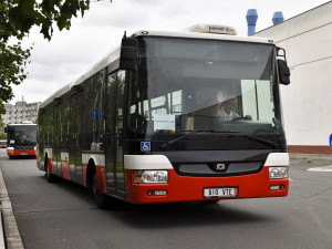 Praha darovala Ukrajině 15 autobusů, celkem tam poslala 71 vozidel