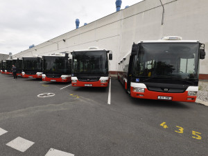 Praha darovala Ukrajině 15 autobusů, celkem tam poslala 71 vozidel
