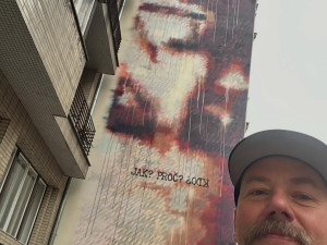 Na murál Jana Masaryka jsem spotřeboval 110 sprejů, říká umělec David Strauzz