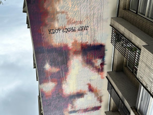 Na murál Jana Masaryka jsem spotřeboval 110 sprejů, říká umělec David Strauzz