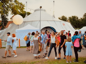 Na Letní Letnou přijelo pět zahraničních souborů nového cirkusu